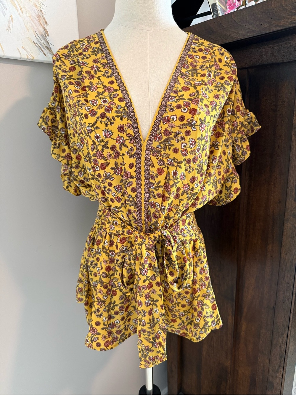Max Studio Tie-Waist Floral V-Neck Yellow Peplum Top NWT